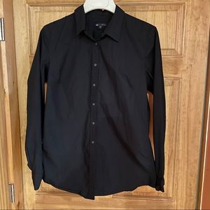 Gap Women’s Black tailored shirt